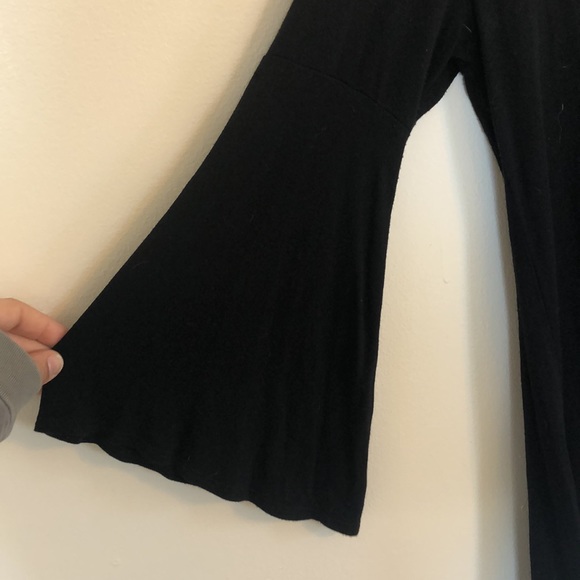 Black long sleeve cross cross chest. Ecoté size medium - Picture 3 of 5